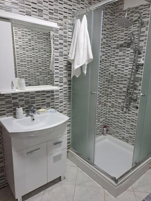 Apartmán Enjoy Traveling Tuzla Exteriér fotografie